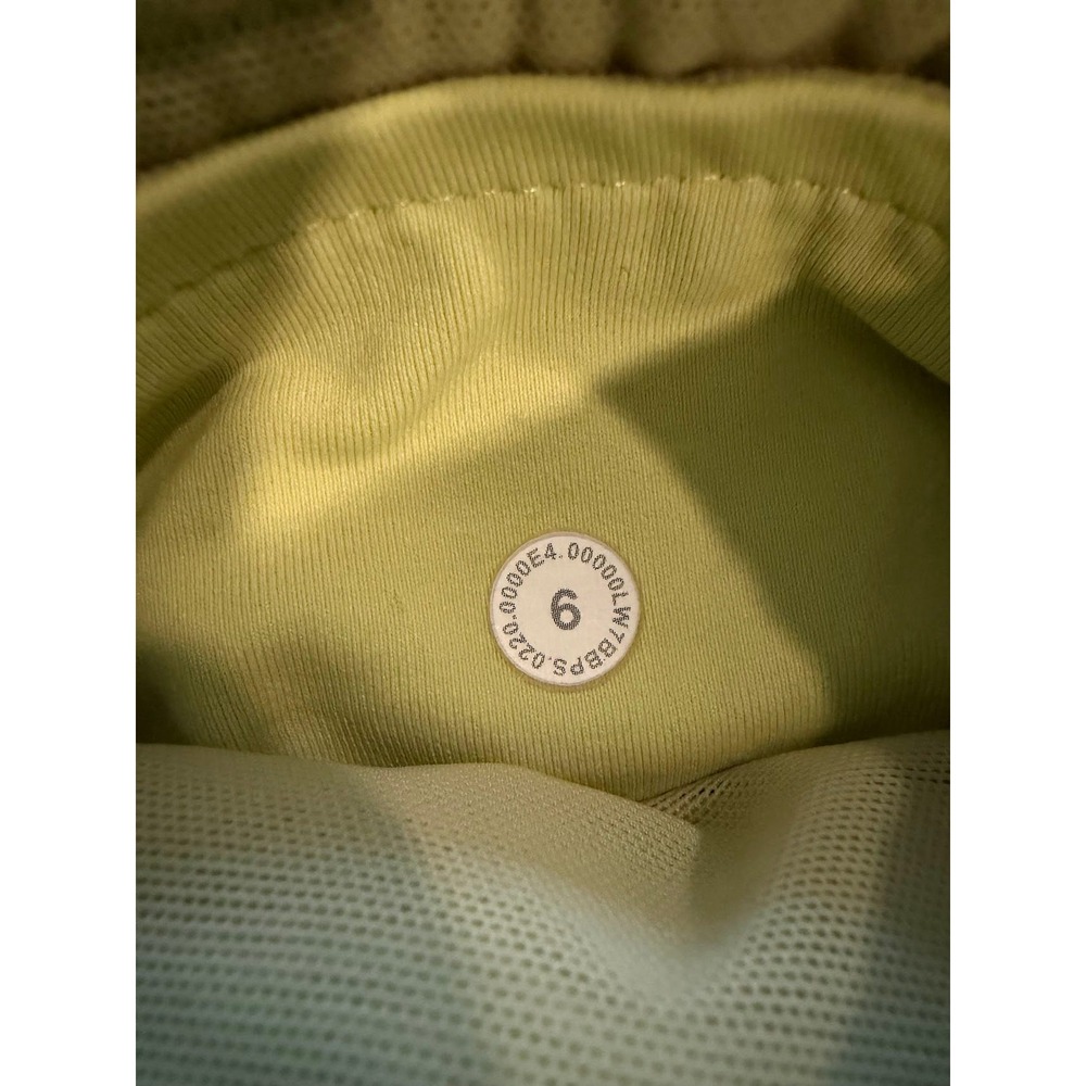 Lululemon Speed Up Short Yellow Green Size 6 - Picture 3 of 3
